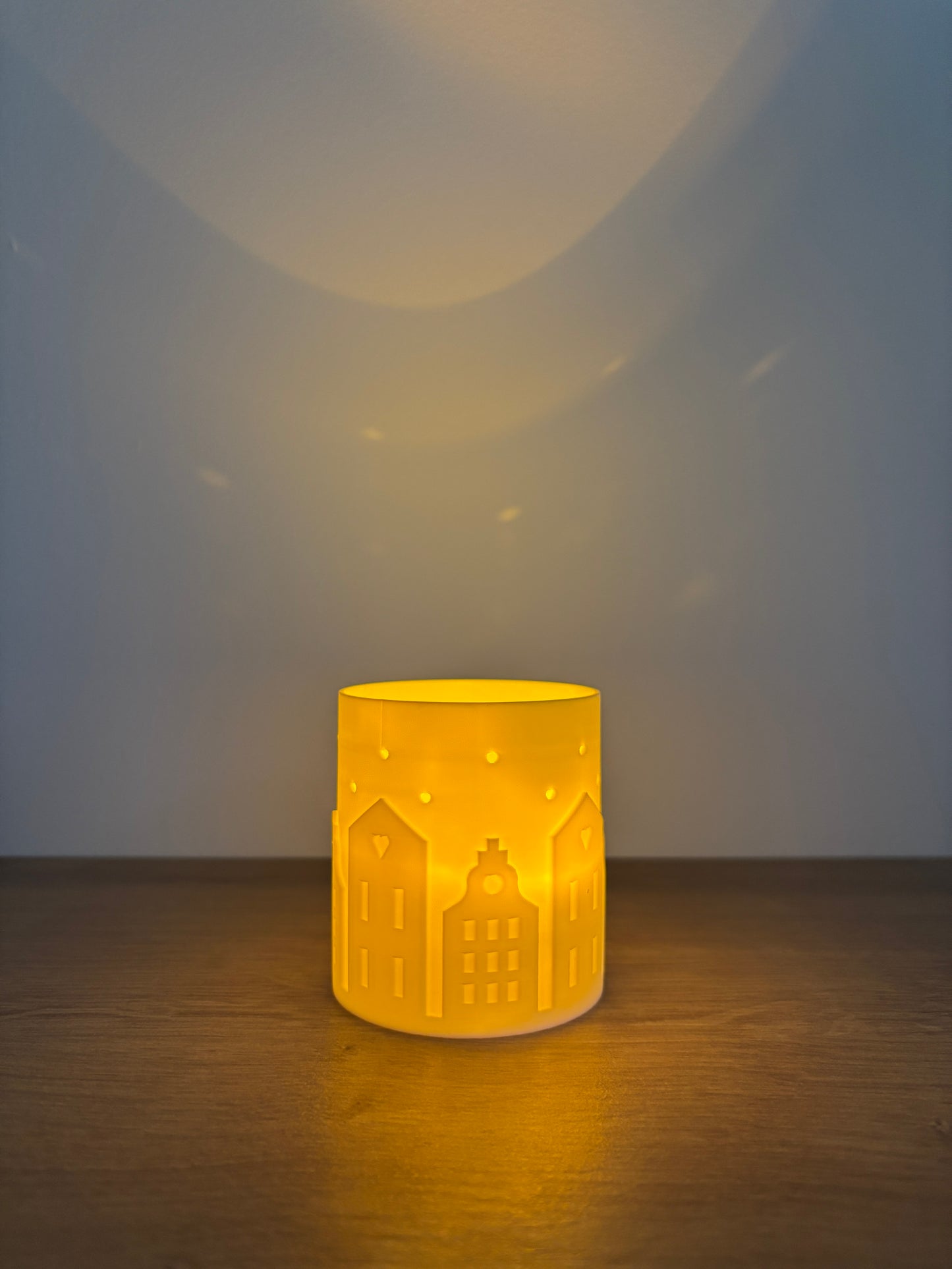 Dekorativni lonček z lučko