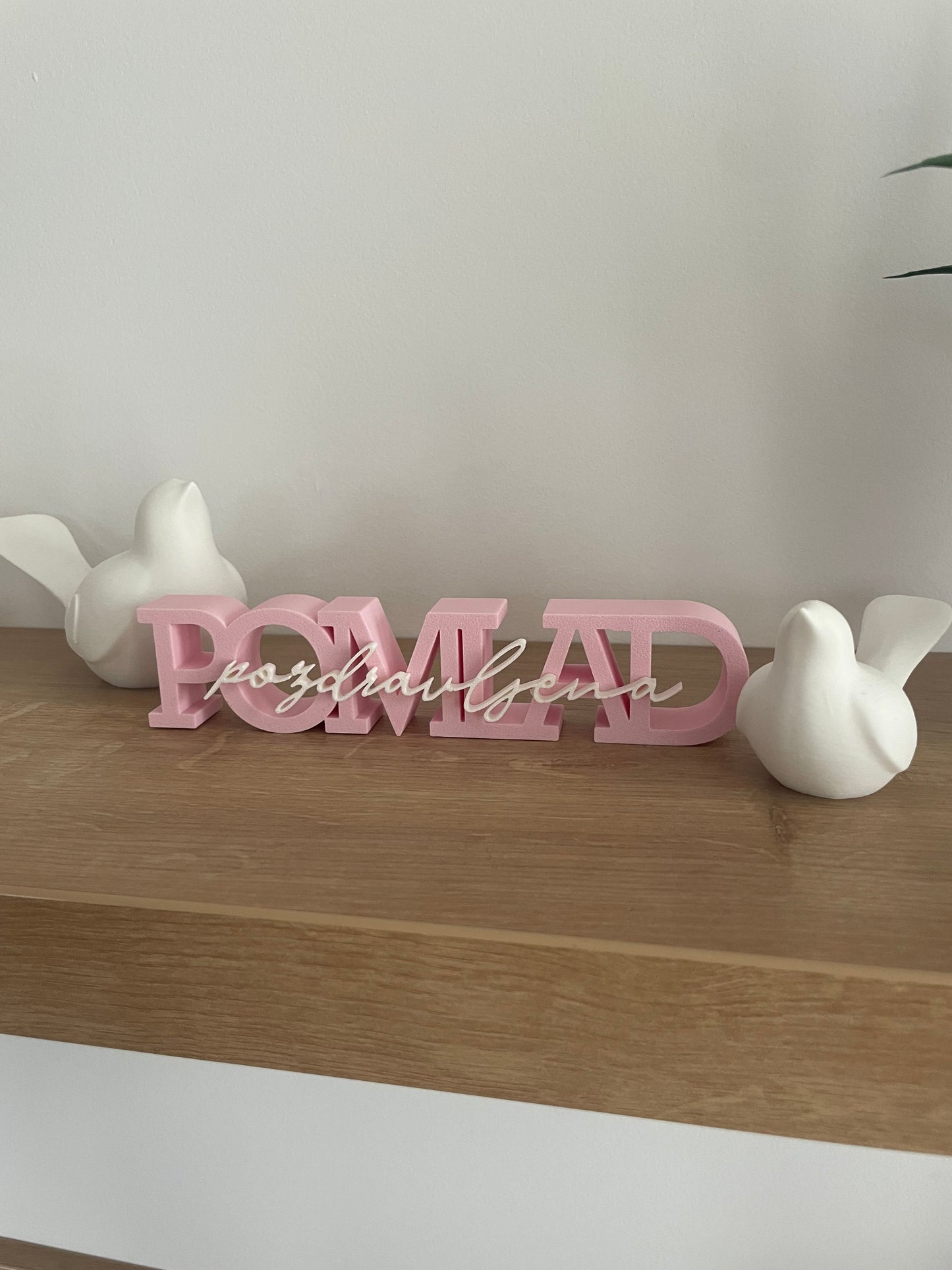 Napis "pozdravljena pomlad"